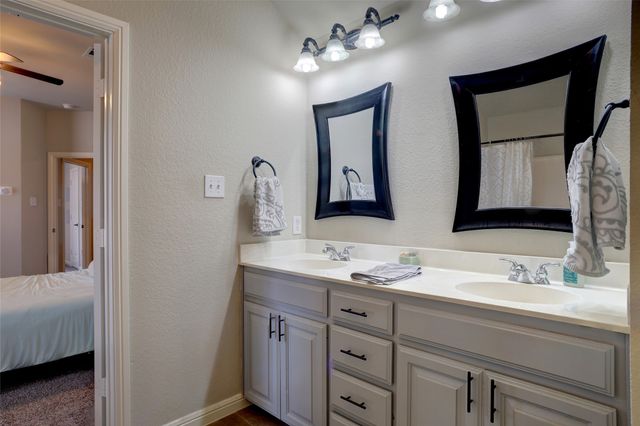 751 N Sherman Avenue, Van Alstyne, TX 75495