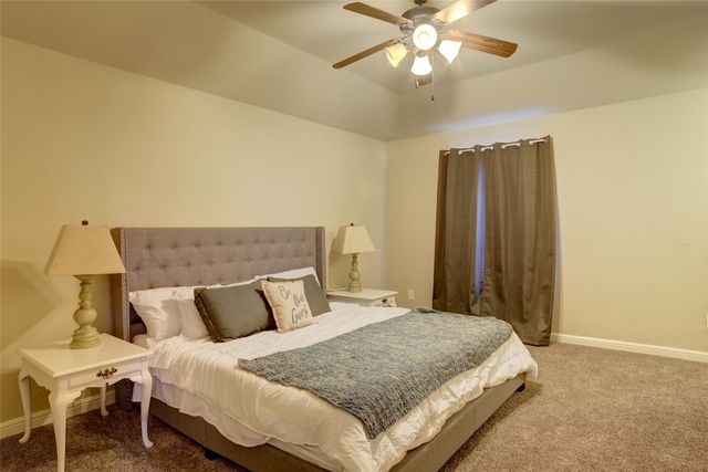 751 N Sherman Avenue, Van Alstyne, TX 75495