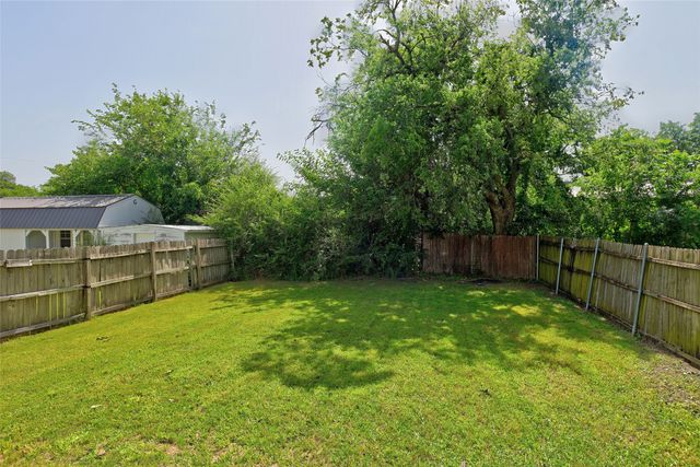 751 N Sherman Avenue, Van Alstyne, TX 75495