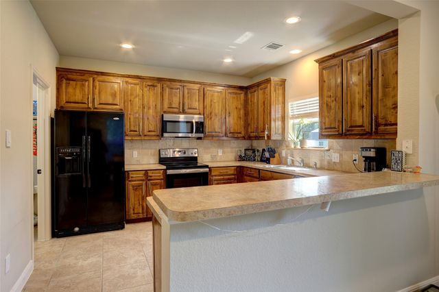751 N Sherman Avenue, Van Alstyne, TX 75495