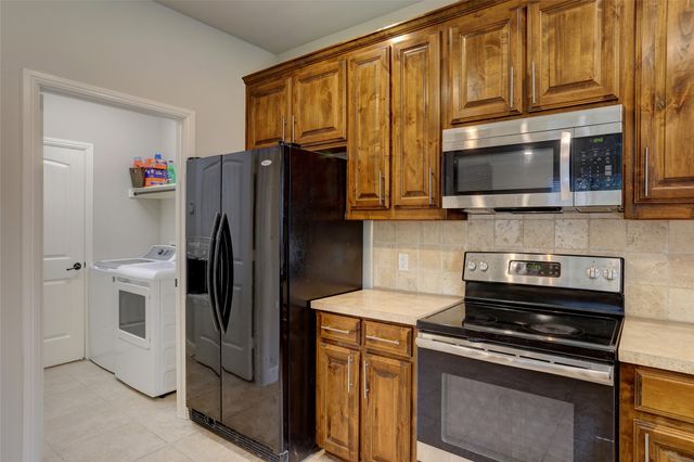 751 N Sherman Avenue, Van Alstyne, TX 75495