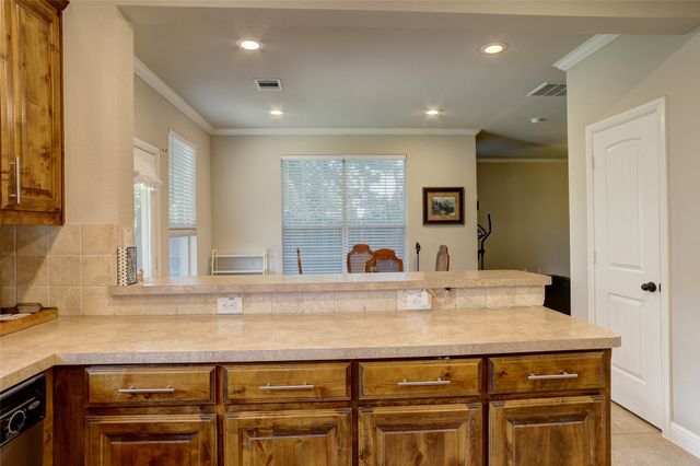 751 N Sherman Avenue, Van Alstyne, TX 75495