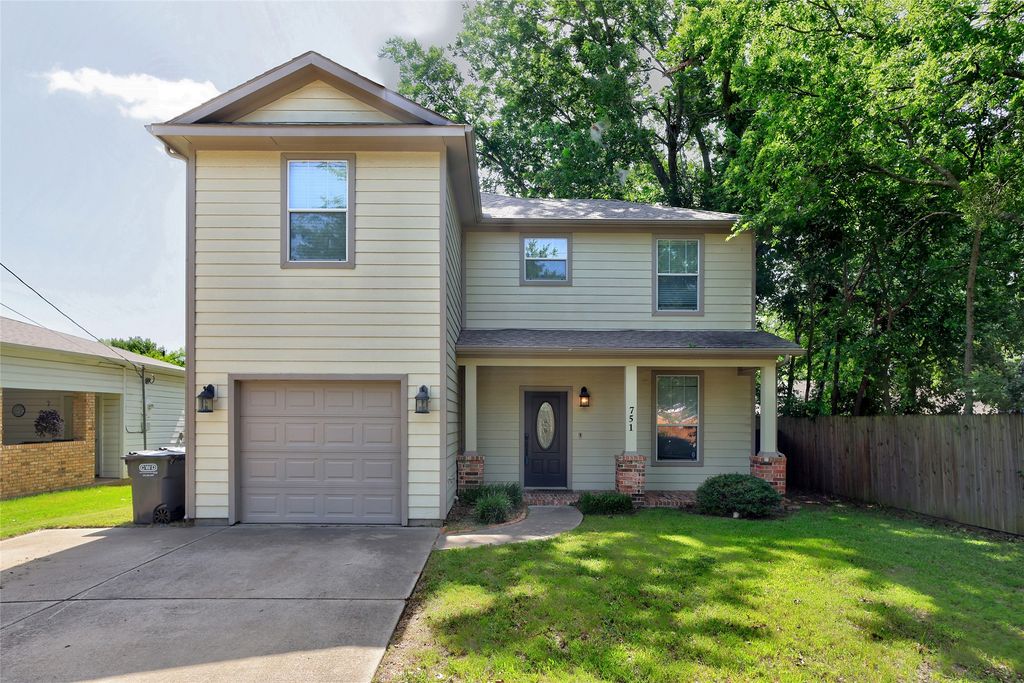 751 N Sherman Avenue, Van Alstyne, TX 75495