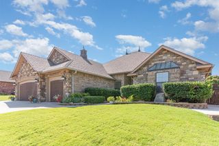 2608 SE 8th Street, Moore, OK 73160