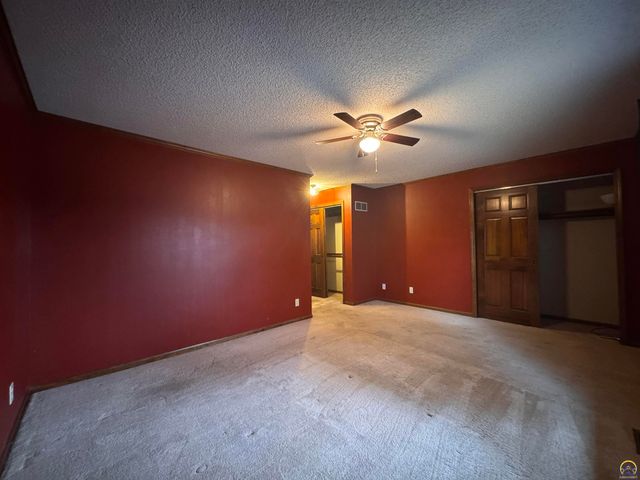 3630 SW Kings Forest RD, Topeka, KS 66610