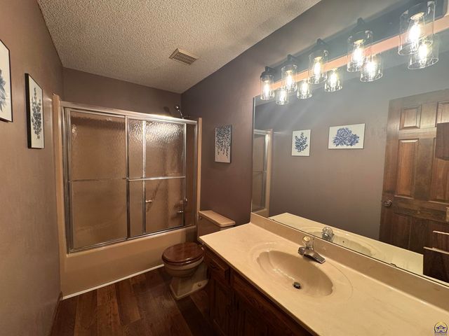 3630 SW Kings Forest RD, Topeka, KS 66610