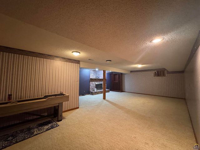 3630 SW Kings Forest RD, Topeka, KS 66610