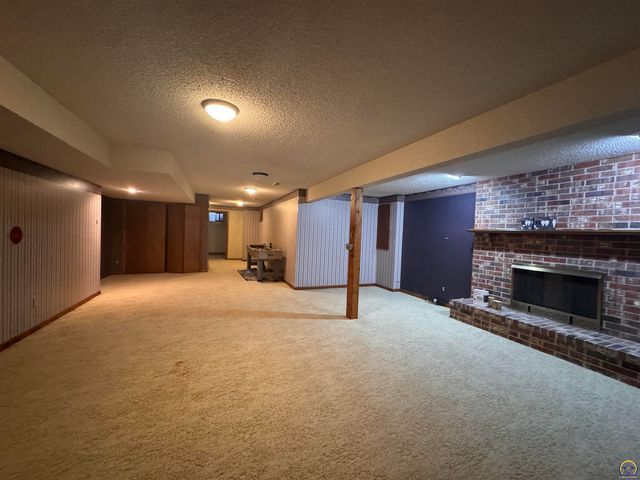 3630 SW Kings Forest RD, Topeka, KS 66610