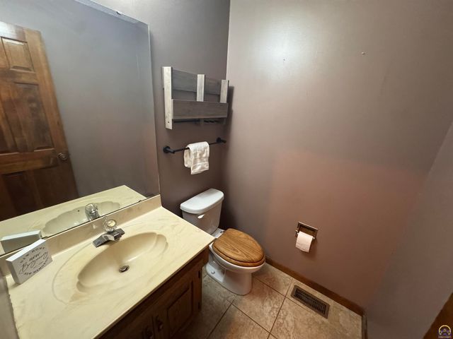 3630 SW Kings Forest RD, Topeka, KS 66610