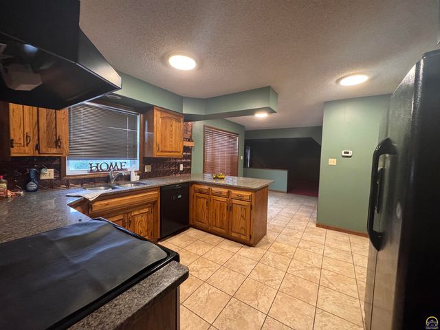 3630 SW Kings Forest RD, Topeka, KS 66610