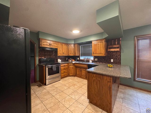 3630 SW Kings Forest RD, Topeka, KS 66610