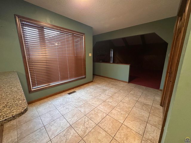 3630 SW Kings Forest RD, Topeka, KS 66610