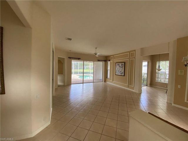 8285 Gleneagle WAY, Naples, FL 34120