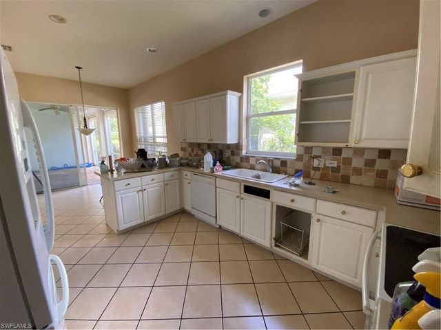 8285 Gleneagle WAY, Naples, FL 34120