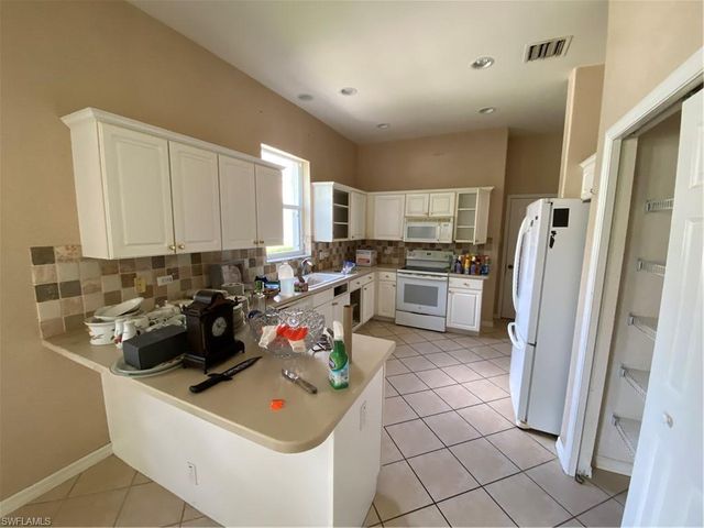 8285 Gleneagle WAY, Naples, FL 34120