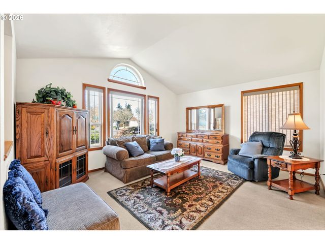 4471 SPRING MEADOW Ave, Eugene, OR 97404