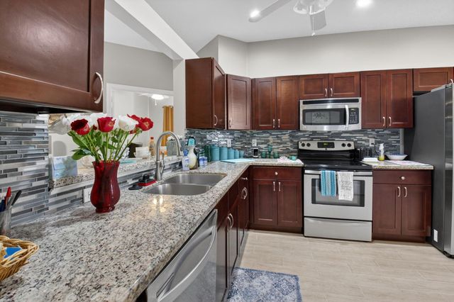 10565 Royal Caribbean Circle, Boynton Beach, FL 33437