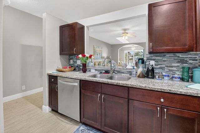 10565 Royal Caribbean Circle, Boynton Beach, FL 33437