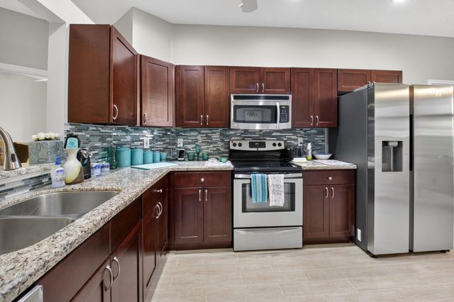 10565 Royal Caribbean Circle, Boynton Beach, FL 33437