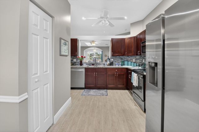 10565 Royal Caribbean Circle, Boynton Beach, FL 33437