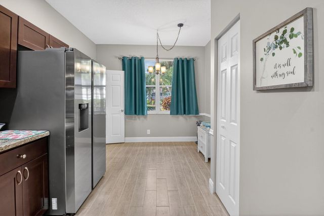 10565 Royal Caribbean Circle, Boynton Beach, FL 33437