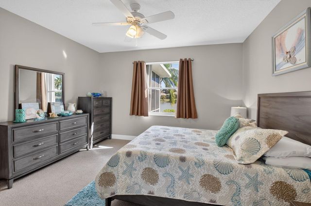 10565 Royal Caribbean Circle, Boynton Beach, FL 33437