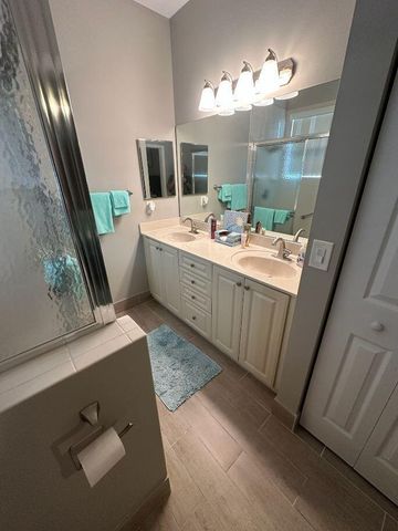 10565 Royal Caribbean Circle, Boynton Beach, FL 33437