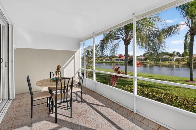 10565 Royal Caribbean Circle, Boynton Beach, FL 33437