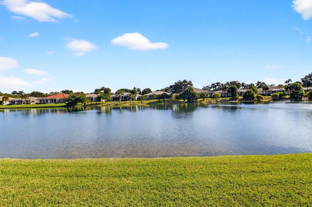 10565 Royal Caribbean Circle, Boynton Beach, FL 33437