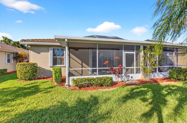 10565 Royal Caribbean Circle, Boynton Beach, FL 33437