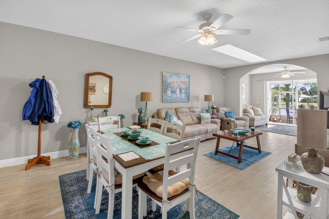 10565 Royal Caribbean Circle, Boynton Beach, FL 33437