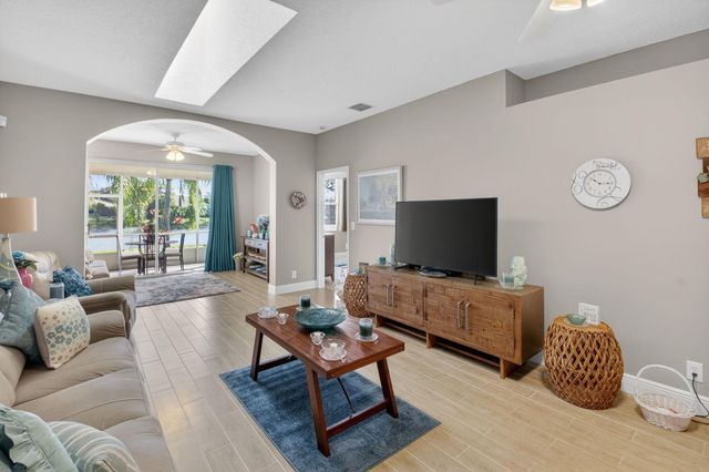 10565 Royal Caribbean Circle, Boynton Beach, FL 33437