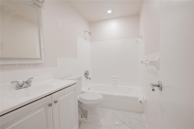 300 S Luna Court 2, Hollywood, FL 33021