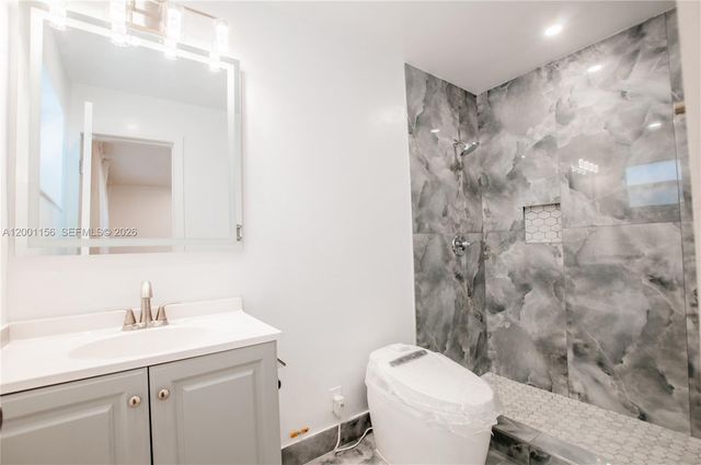 300 S Luna Court 2, Hollywood, FL 33021