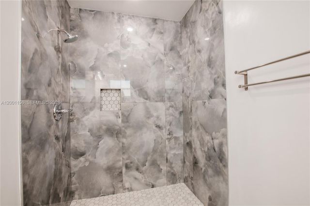 300 S Luna Court 2, Hollywood, FL 33021