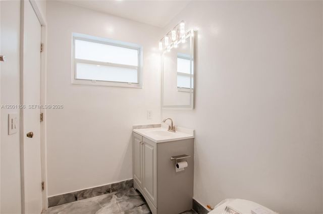 300 S Luna Court 2, Hollywood, FL 33021