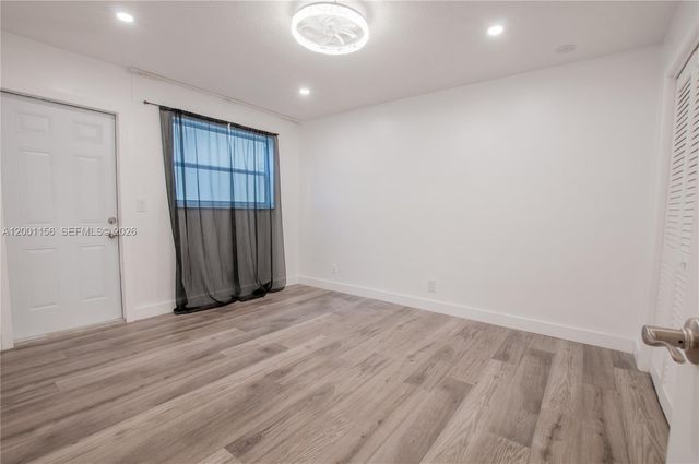 300 S Luna Court 2, Hollywood, FL 33021