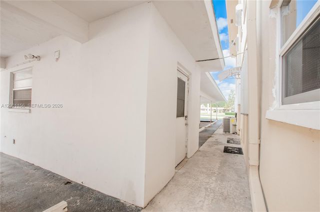 300 S Luna Court 2, Hollywood, FL 33021