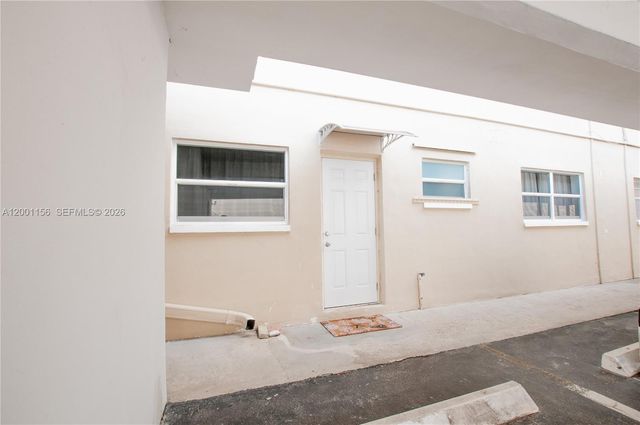 300 S Luna Court 2, Hollywood, FL 33021