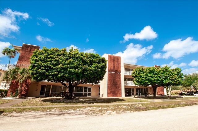 300 S Luna Court 2, Hollywood, FL 33021