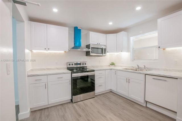 300 S Luna Court 2, Hollywood, FL 33021