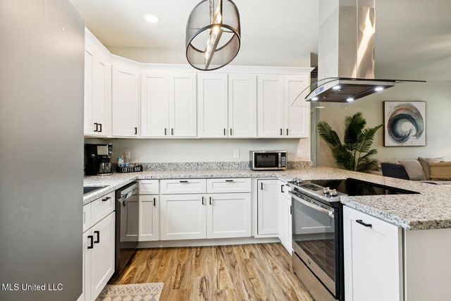 378 Woodman Avenue, Pass Christian, MS 39571