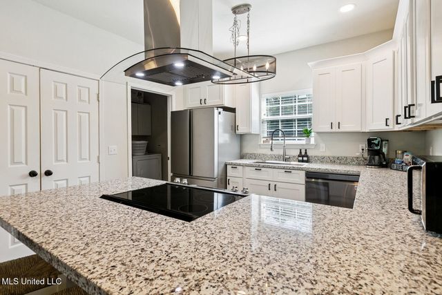 378 Woodman Avenue, Pass Christian, MS 39571