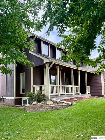 110 Fleetwood Drive, Papillion, NE 68133