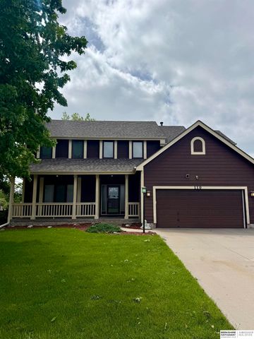 110 Fleetwood Drive, Papillion, NE 68133