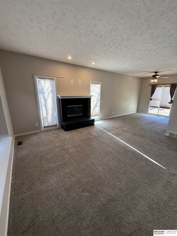 110 Fleetwood Drive, Papillion, NE 68133