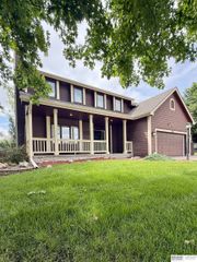 110 Fleetwood Drive, Papillion, NE 68133