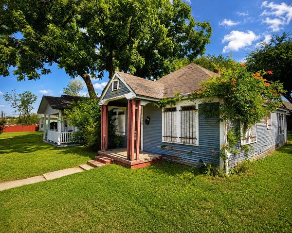 917 E Pulaski Street, Fort Worth, TX 76104