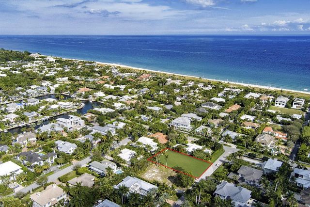 1125 Waterway Lane, Delray Beach, FL 33483