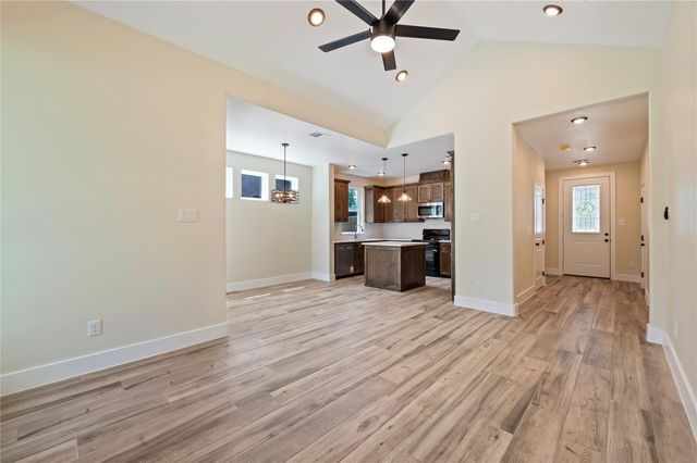 219 E Southland Avenue, Alvin, TX 77511